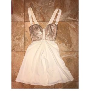 Flowy dress gold